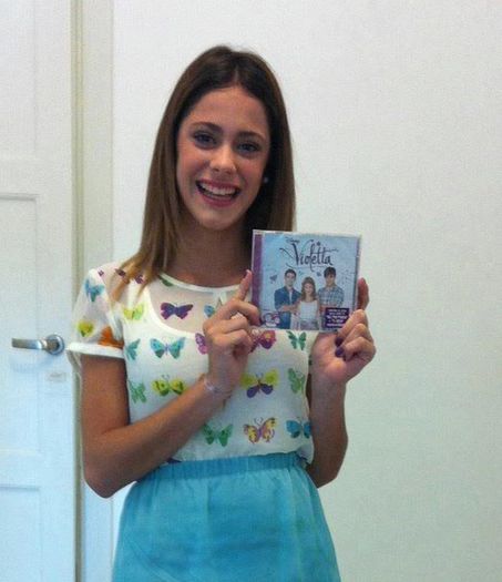 jMKKhYBuYv0 - Martina Stoessel