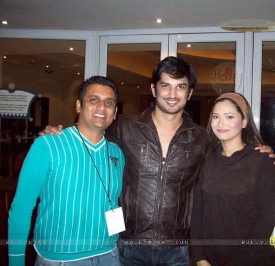197759-ankita-lokhande-sushant-singh-rajput-with-event-manager-at-sout