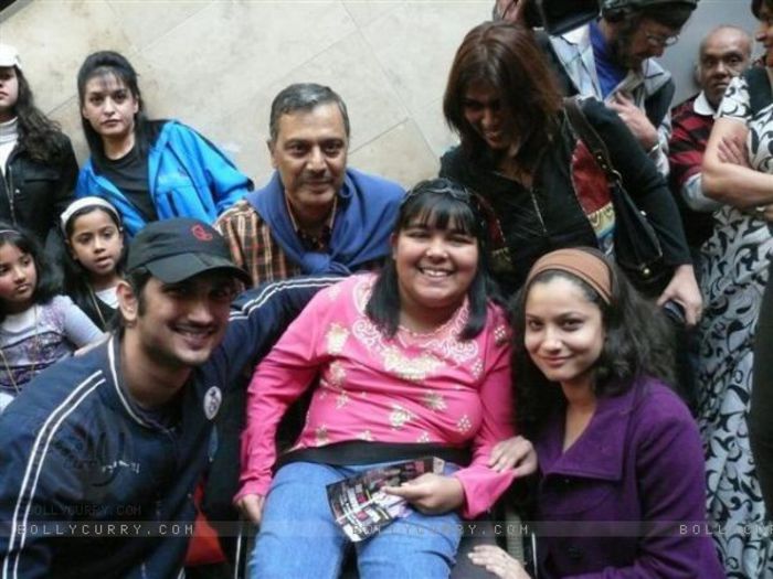 198522-sushant-singh-rajput-ankita-lokhande-with-fans-in-south-africa - ankita si sushant