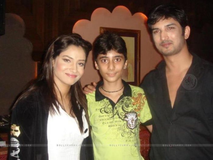 199041-ankita-lokhande-and-sushant-singh-rajput-during-zee-nite-malays