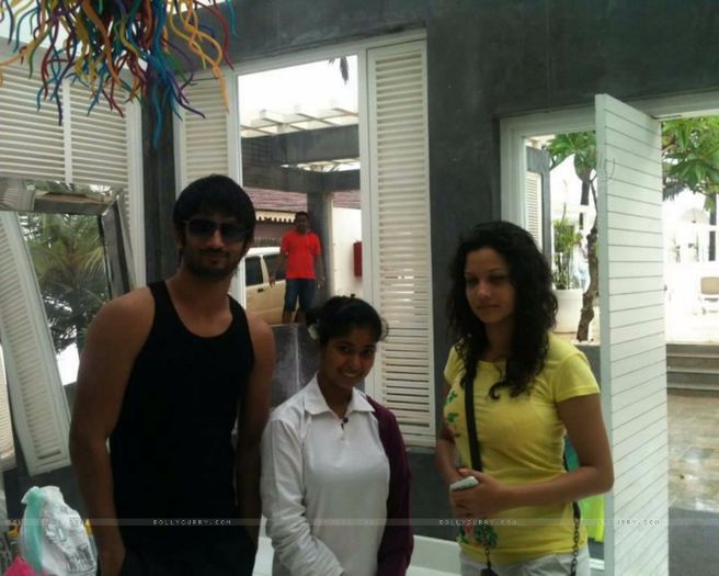 214486-sushant-singh-rajput-ankita-lokhande-with-a-fan-in-goa - ankita si sushant