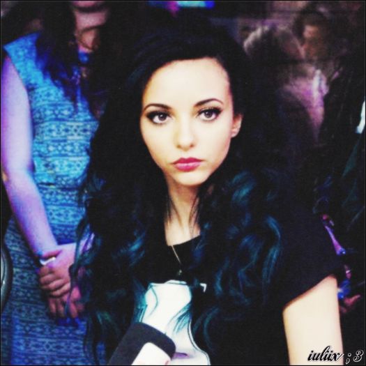 - Oh , doamne o,o =)))). [ o duce pe Anca in salonaș =)))) ].