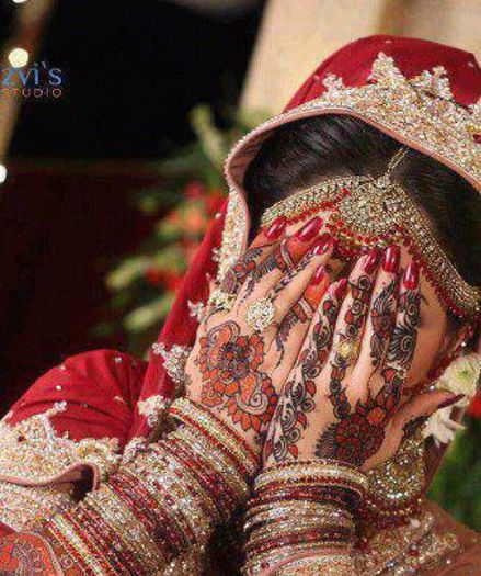 579629_130282380492492_1946385119_n