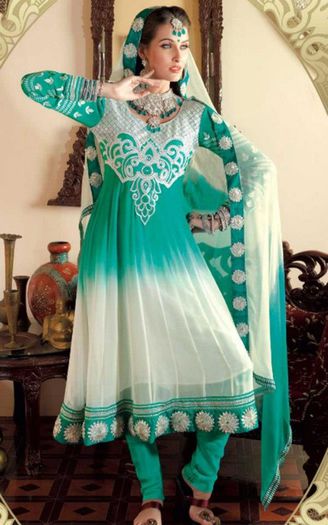 77136_132967920223938_1872799578_n - Salwar Kameez