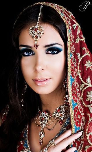 386846_138882856299111_246780785_n - India Make-Up