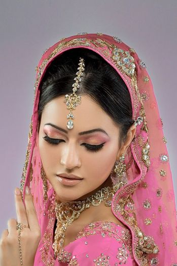 428457_139647792889284_1001976051_n - India Make-Up