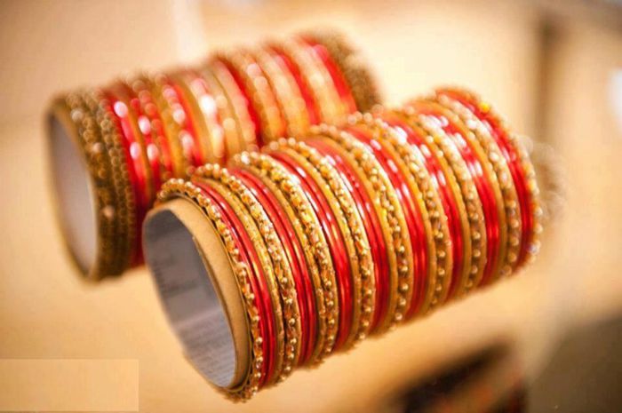 164909_130537000467030_1306358471_n