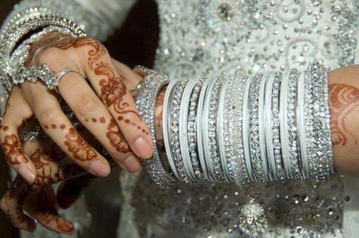 557904_130972913756772_2086940219_n