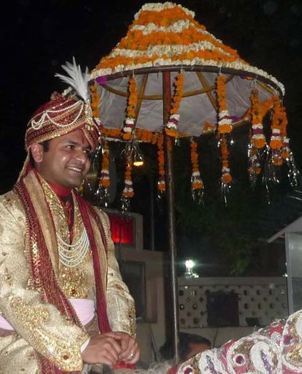 228229_164704070256287_5331075_n - Indian Wedding Umbrellas