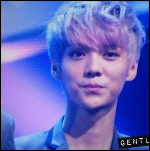 (LH) ..Yaa! :)) (o ia pe Sohee in brate,o duce la piscina,lengandud-o desupra ei) Sa te arunc? :3 :)