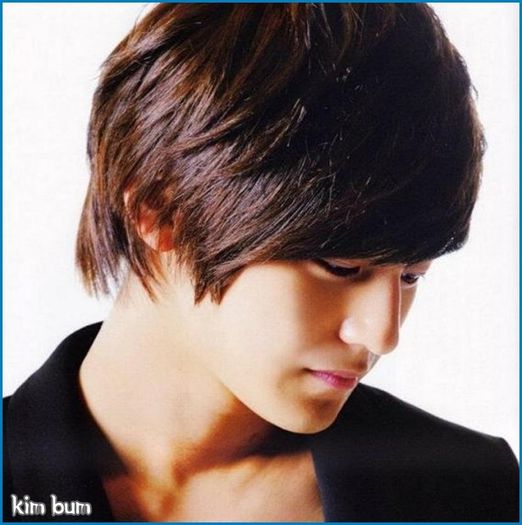 KB. YAA! Soeun! :-w Numai fetele au voie sa stea pe tine? :))=)) [il loveste]