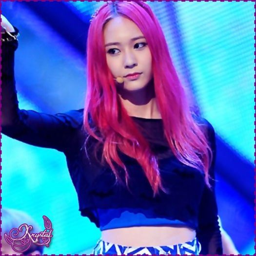 |< .. Frumos sa ma barfiti..asa pe fata. ;) .. Hai Vic..bye Ailee. (pleaca) ..