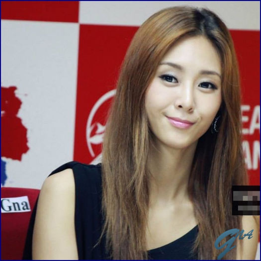~> La astefel de evenimente.. se duc cam toate servetelele..:))..[ia un servetel|se sterge] Bye :-h - l - x - Episodul 81 - x - l