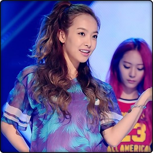 #. [se ridica] Mersii. :3 :)).