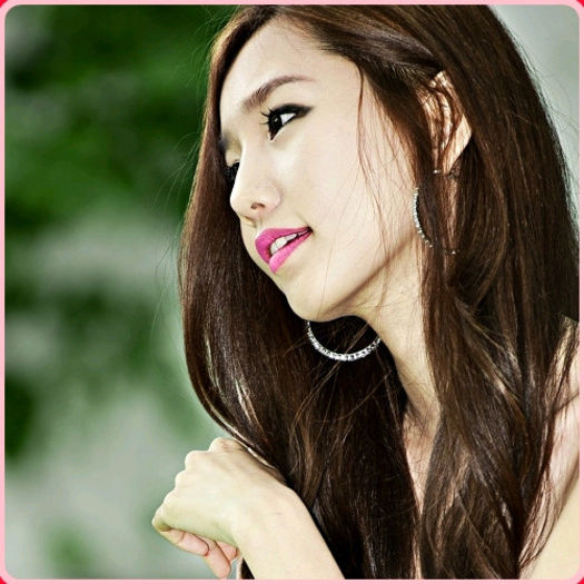 <~> ... :D ..:)) ..Lasa, e frumos asa. :3 [se pune jos; mananca] Yumiii.. ^^