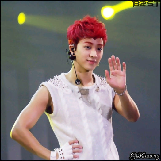 [KK] ..Bye` bye` Ji & L. :-h Aww.. trandafiri. :3