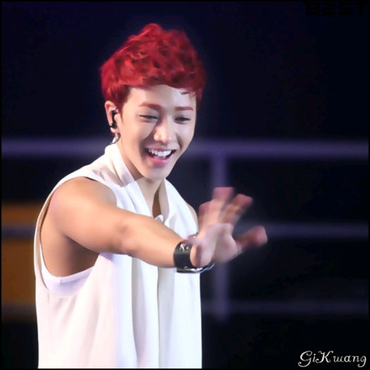 [KK] ..Byesss.. :-h ...[se tranteste pe canapea] ..daa.. 8-> :)) ...revedere ..;;) :))