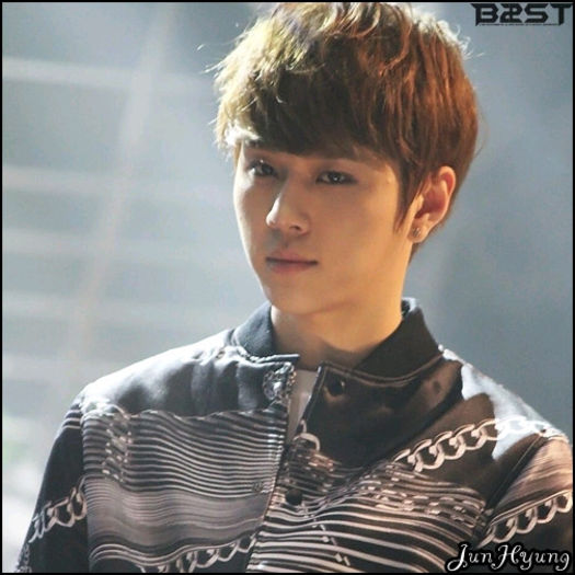 [JH] ..care nu vreti sa ne bagati in semana. ;;) Noi va lasam. ;;) [pleaca cu ele   Ki]
