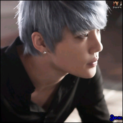 [J] ...Hey. :-h ...Waai.. dar ce roseste domnisoara Kim... [-(