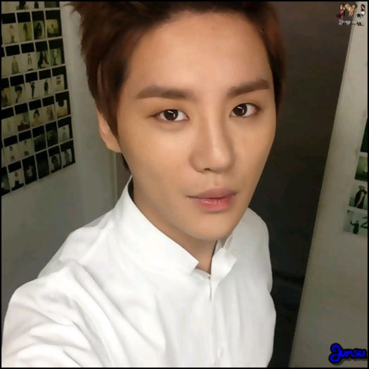 [J] ..Mersi Bum. :) ..[pleaca pe terasa] ..Hey. :)