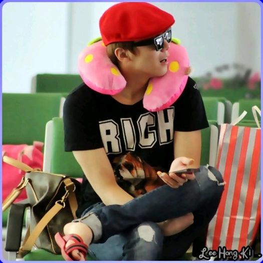 << ..[se intoarce spre sufragerie] ..Daca o vad, da. :) [bea]