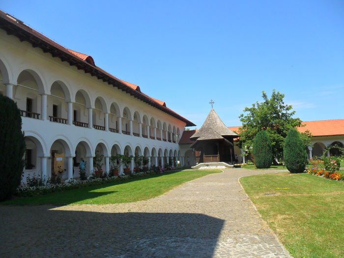 Sambata de Sus manastirea Brancoveneasca