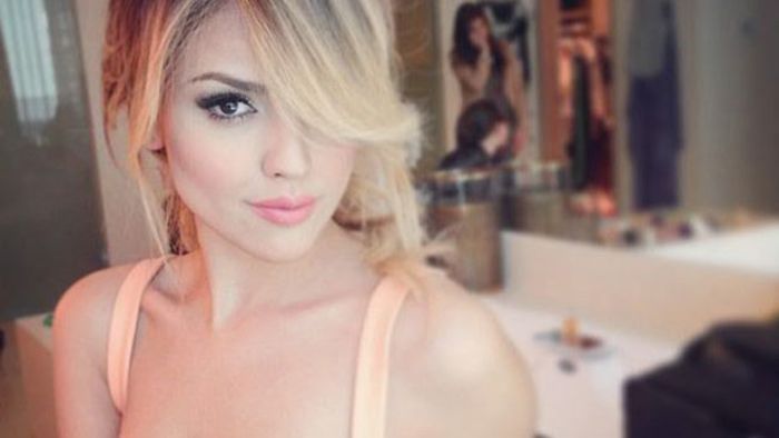 † Eiza Gonzalez †
