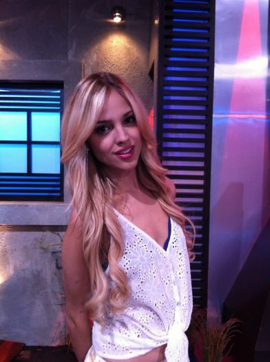 † Eiza Gonzalez †