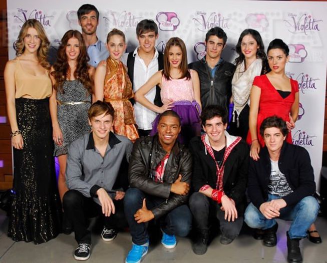 Poza De Grup Violetta 1 Ixalexandviox Violettatinni