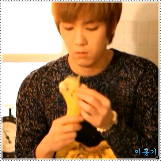 << ...[se intoarce; ip] ...Nu o dati in cearta, nu? :) ..-_- ..[mananca] - l - x - Episodul 85 - x - l