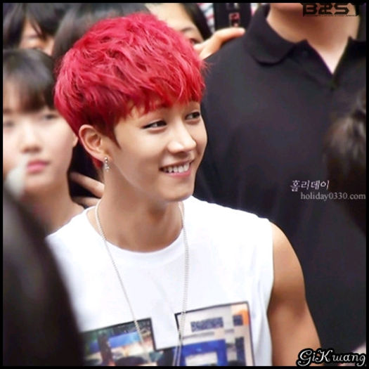 [KK] ... :| ... :)) ..iar faci fata aia. -_- ..:))=))