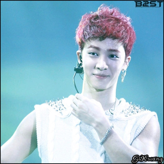 [KK] ...Du`te si dormi. :3 :)) ..Seob... cu ce merg la dormitor? ..