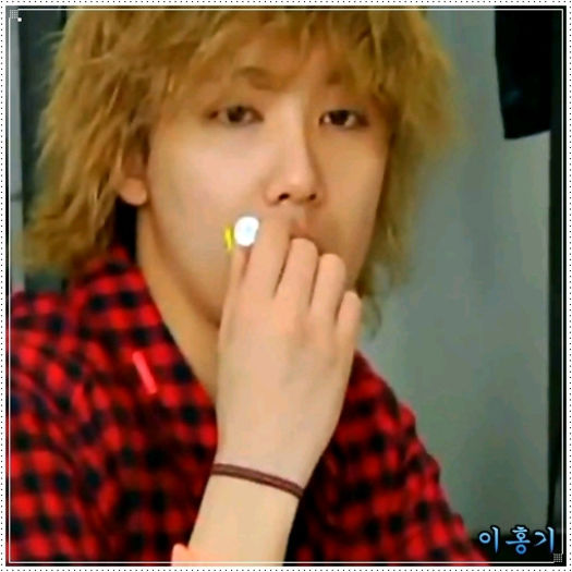 << ...Seob.. esti..:-w ..Kik ramai aici in seara asta.. facem party in 3 .. :-?