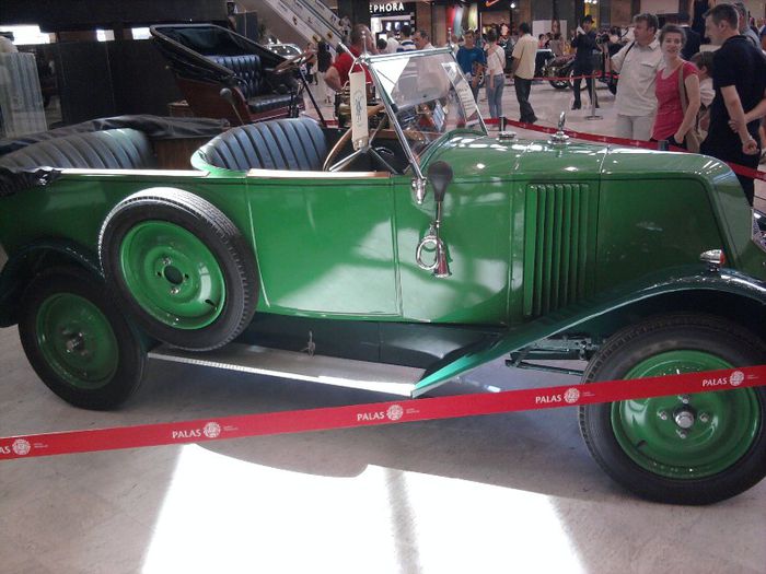 Fotografie0196; Masini de epoca.
