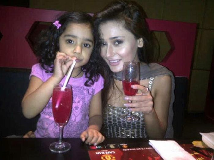 149171_306559992783690_1459151890_n - Sara khan personal pictures new