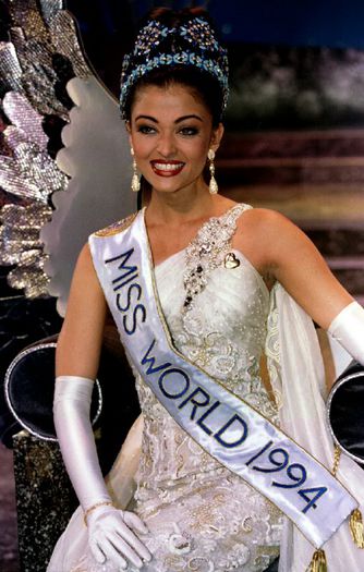 266061-miss-india-aishwarya-rai-sits-on-her-throne-moments-after-being-crowne