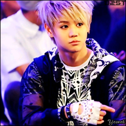 [:X] ..HYEE! NEBUNOO! ..:-L ..dar de ce nu Eun? ;;)