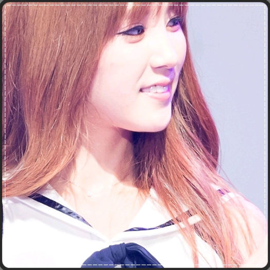 =C. .|alearga spre Kik|. Scuze papusa. ;) ...|il trage pe Kik mai departe|. :)