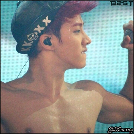 [KK] .. :-L ...[se ridica] .. ^^ Eram ud oricum.. :-w ..:))