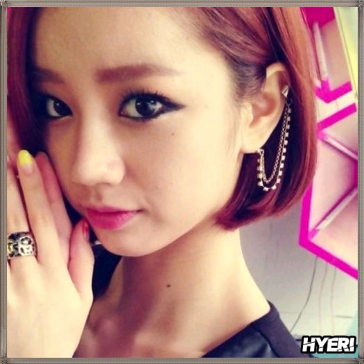 @. Ooo.. i hate you!.. :-L ..[merge in spatele lui Seob; il impinge`n apa] .. :) ..Love u. :o3 Miaw.