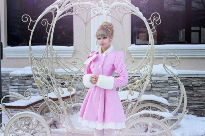 603105_416731561729566_809725462_n - fete care arata ca si barbie
