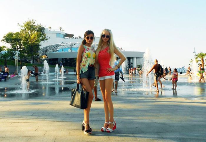 1044887_354307008005574_57469553_n - fete care arata ca si barbie