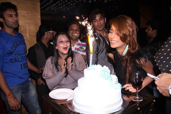 969798_562638590459222_38701855_n - sara khan birthday party 2013