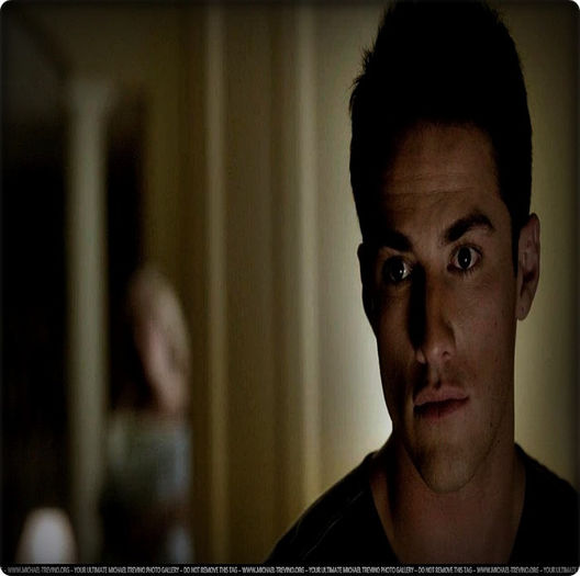 » ℣kÿ $τŀℓ™; -intra`n casa shy se duce sus la el in room-