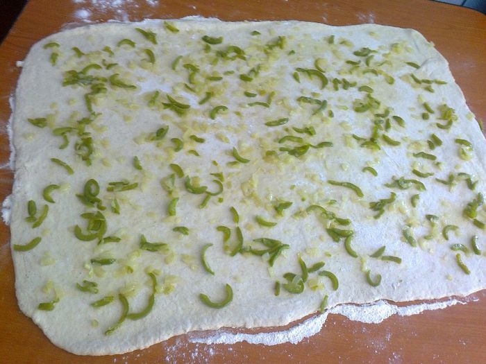 Paine decorativa - cu ceapa si gogosari - Culinar 1