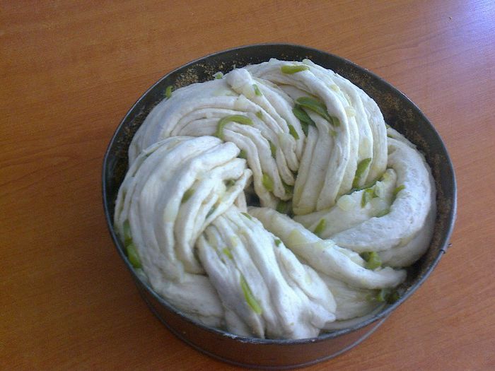 Paine decorativa - cu ceapa si gogosari - Culinar 1