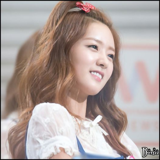 |B| Nu. :D Atuncii..hai sa ne distram. :D :)) [se ridica;fuge in apa].