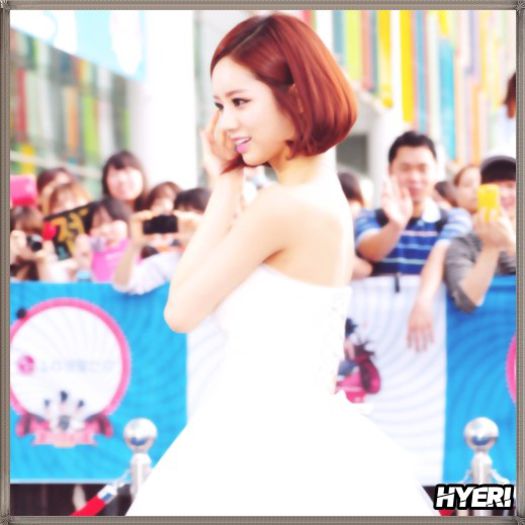 @. Nuu.. nu esti. ^^ .. :)) ...[fuge la Kk si Bomi; se uita cand la unu` cand la altu`] ..:-? ..