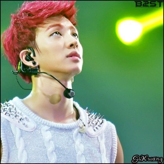 [KK] .. [ip; se uita la Bomi. :))] ..Ai terminat deci? :-? ... :)) - X - x - BEACH - 02 - x - X
