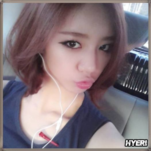 @. .. [se uita la Hoon] ..Dumitale simte love? :-? ...[se uita in jur] .. Unde`i prosopul ala.. aa..